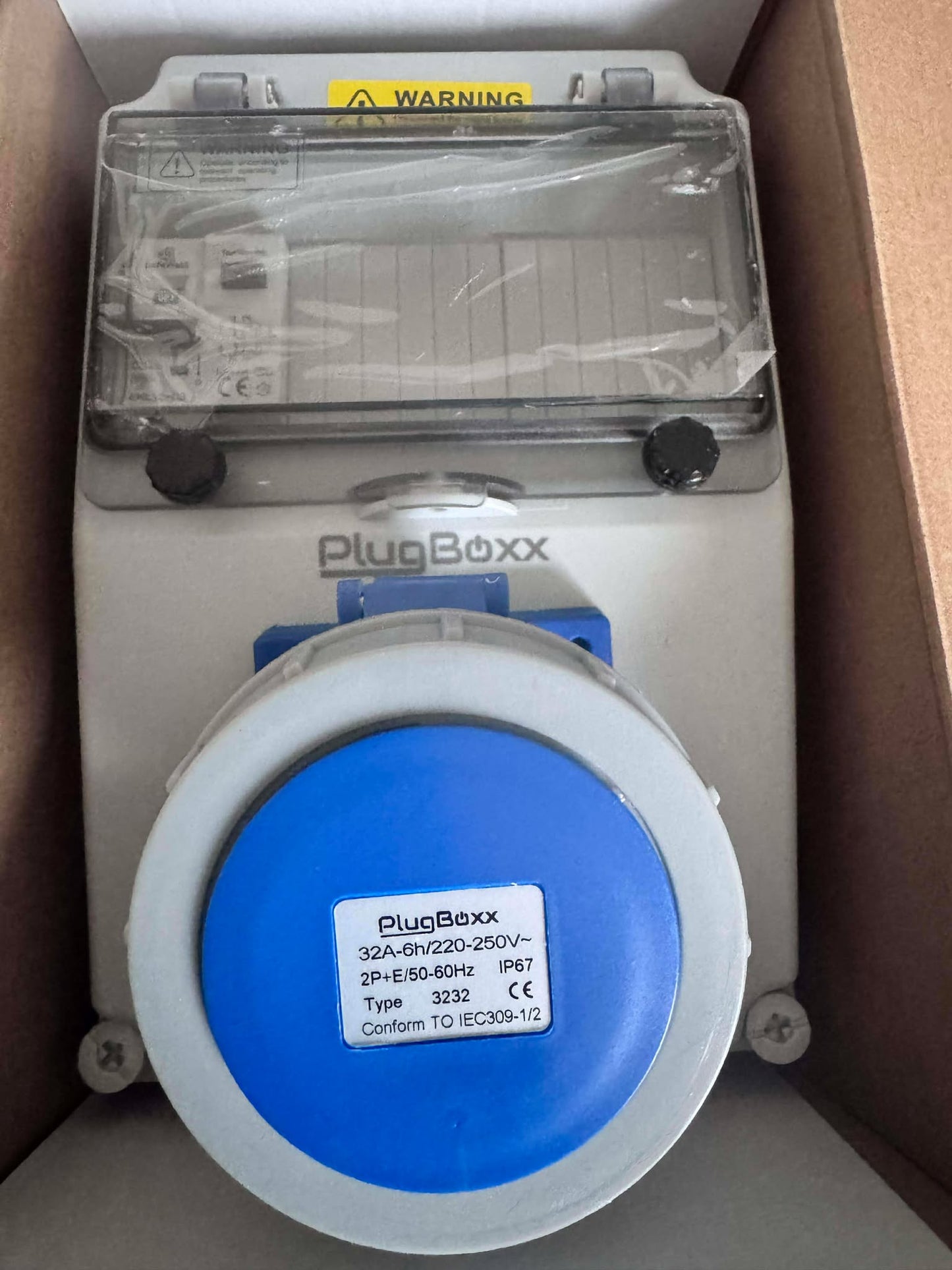 Coffret de recharge avec prise  32 A et protection surcharge/court-circuit/défaut de terre