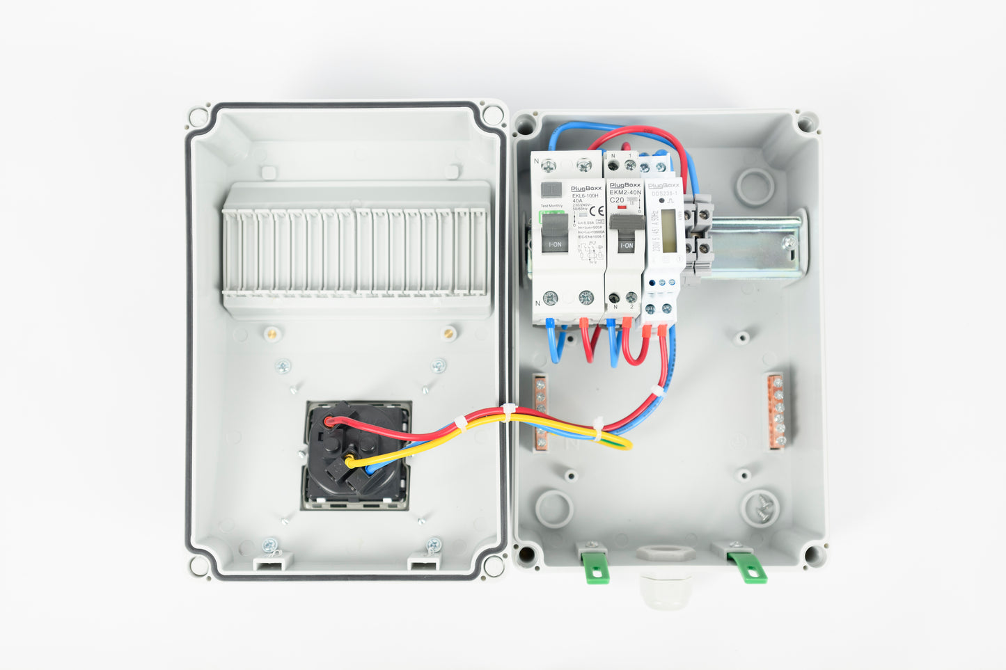 Prise renforcée avec protection résiduel/surcharge/court-circuit et compteur