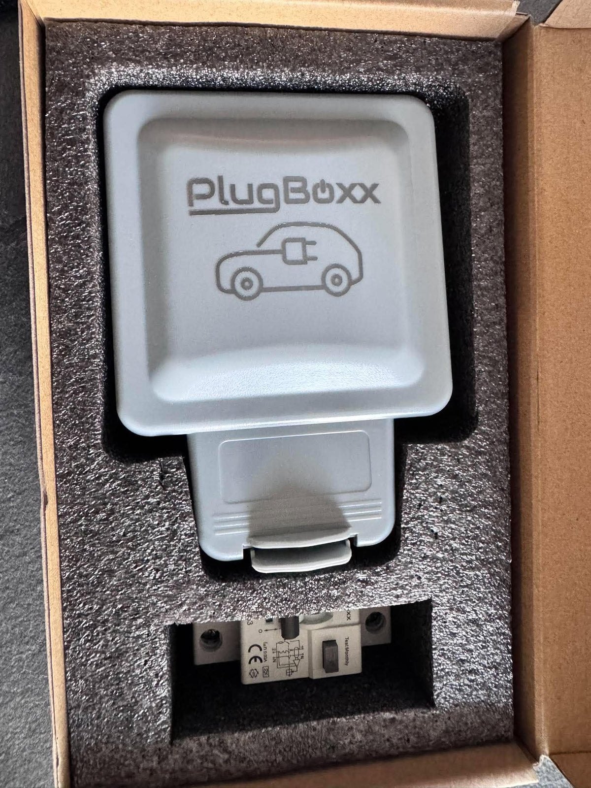 Prise renforcée voiture électrique et disjoncteur RCBO 30 mA